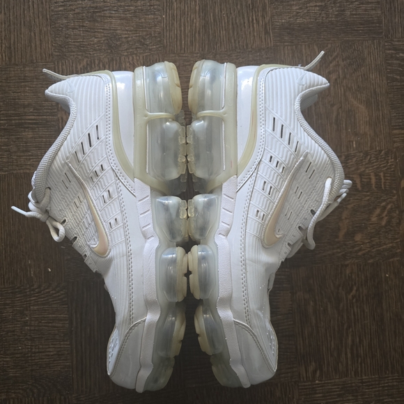 Men's Nike Vapormax 360 White Running Shoes - Picture 3 of 8